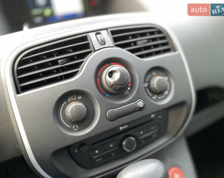 Белый Рено Кенгу, объемом двигателя 0 л и пробегом 8 тыс. км за 15500 $, фото 31 на Automoto.ua