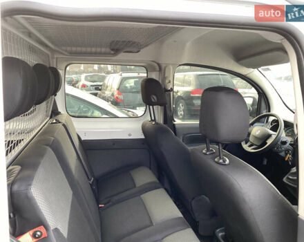 Белый Рено Кенгу, объемом двигателя 0 л и пробегом 8 тыс. км за 15500 $, фото 21 на Automoto.ua