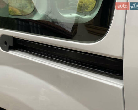 Белый Рено Кенгу, объемом двигателя 0 л и пробегом 17 тыс. км за 14399 $, фото 23 на Automoto.ua