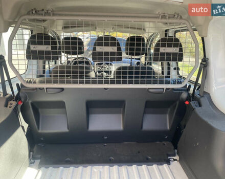 Белый Рено Кенгу, объемом двигателя 0 л и пробегом 82 тыс. км за 13200 $, фото 14 на Automoto.ua