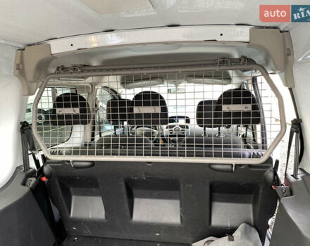 Белый Рено Кенгу, объемом двигателя 0 л и пробегом 8 тыс. км за 15500 $, фото 24 на Automoto.ua