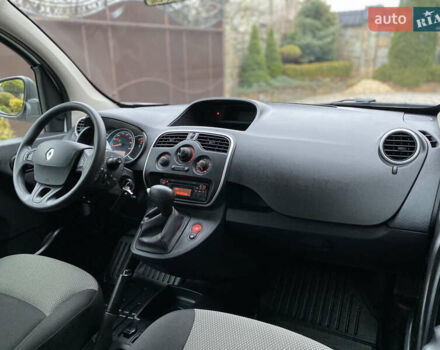 Белый Рено Кенгу, объемом двигателя 0 л и пробегом 17 тыс. км за 14399 $, фото 40 на Automoto.ua