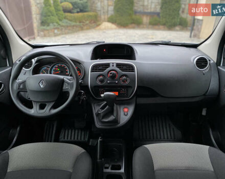 Белый Рено Кенгу, объемом двигателя 0 л и пробегом 17 тыс. км за 14399 $, фото 36 на Automoto.ua