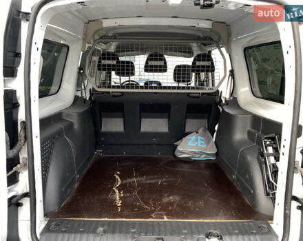 Белый Рено Кенгу, объемом двигателя 0 л и пробегом 8 тыс. км за 15500 $, фото 28 на Automoto.ua