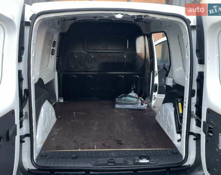 Белый Рено Кенгу, объемом двигателя 0 л и пробегом 99 тыс. км за 8250 $, фото 18 на Automoto.ua