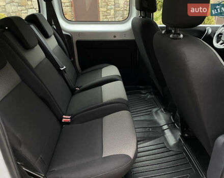 Белый Рено Кенгу, объемом двигателя 0 л и пробегом 17 тыс. км за 14399 $, фото 49 на Automoto.ua