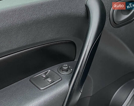 Белый Рено Кенгу, объемом двигателя 0 л и пробегом 17 тыс. км за 14399 $, фото 28 на Automoto.ua