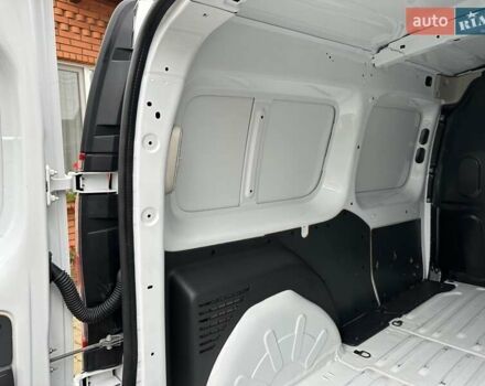 Белый Рено Кенгу, объемом двигателя 0 л и пробегом 54 тыс. км за 12500 $, фото 31 на Automoto.ua