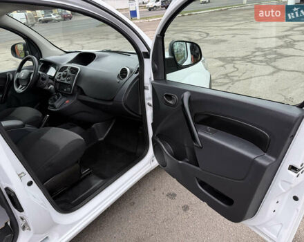 Белый Рено Кенгу, объемом двигателя 1.5 л и пробегом 118 тыс. км за 12599 $, фото 43 на Automoto.ua