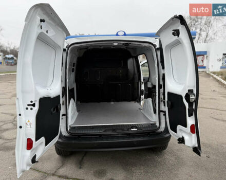 Белый Рено Кенгу, объемом двигателя 1.5 л и пробегом 118 тыс. км за 12599 $, фото 99 на Automoto.ua