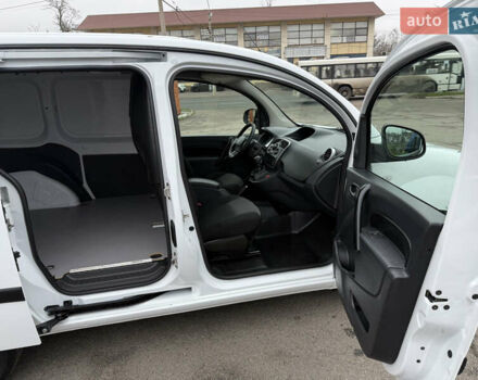 Белый Рено Кенгу, объемом двигателя 1.5 л и пробегом 118 тыс. км за 12599 $, фото 51 на Automoto.ua