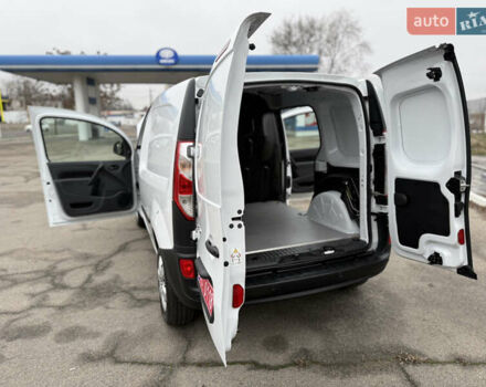 Белый Рено Кенгу, объемом двигателя 1.5 л и пробегом 118 тыс. км за 12599 $, фото 100 на Automoto.ua
