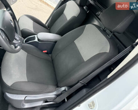 Белый Рено Кенгу, объемом двигателя 1.5 л и пробегом 118 тыс. км за 12599 $, фото 68 на Automoto.ua