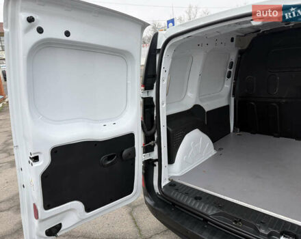 Белый Рено Кенгу, объемом двигателя 1.5 л и пробегом 118 тыс. км за 12599 $, фото 71 на Automoto.ua