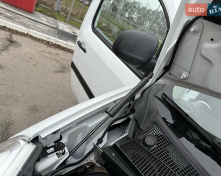 Белый Рено Кенгу, объемом двигателя 1.5 л и пробегом 118 тыс. км за 12599 $, фото 88 на Automoto.ua