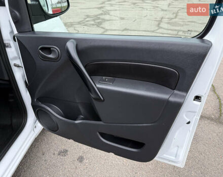 Белый Рено Кенгу, объемом двигателя 1.5 л и пробегом 118 тыс. км за 12599 $, фото 39 на Automoto.ua