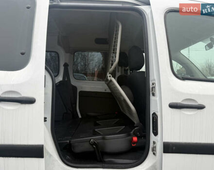 Белый Рено Кенгу, объемом двигателя 0 л и пробегом 54 тыс. км за 12500 $, фото 6 на Automoto.ua