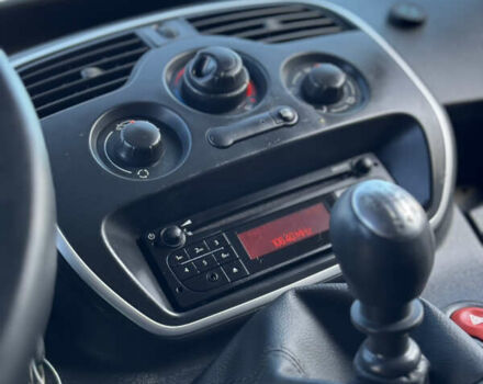 Білий Рено Кєнгу, об'ємом двигуна 1.5 л та пробігом 102 тис. км за 12500 $, фото 47 на Automoto.ua