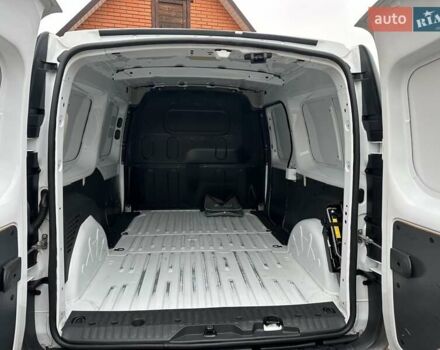 Белый Рено Кенгу, объемом двигателя 0 л и пробегом 54 тыс. км за 12500 $, фото 30 на Automoto.ua