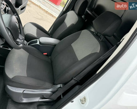 Белый Рено Кенгу, объемом двигателя 1.5 л и пробегом 118 тыс. км за 12599 $, фото 62 на Automoto.ua