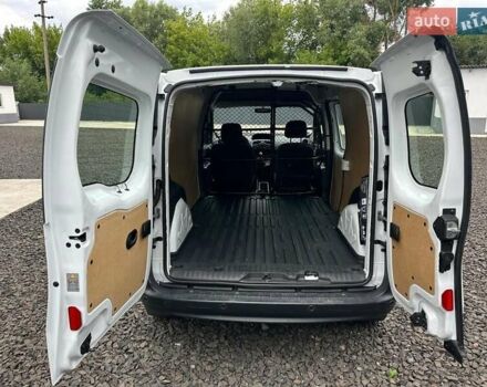 Белый Рено Кенгу, объемом двигателя 0 л и пробегом 142 тыс. км за 12698 $, фото 21 на Automoto.ua