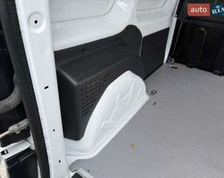 Белый Рено Кенгу, объемом двигателя 1.5 л и пробегом 118 тыс. км за 12599 $, фото 74 на Automoto.ua