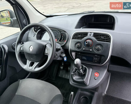 Белый Рено Кенгу, объемом двигателя 1.5 л и пробегом 118 тыс. км за 12599 $, фото 3 на Automoto.ua