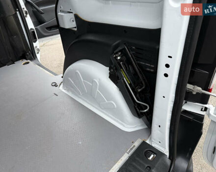 Белый Рено Кенгу, объемом двигателя 1.5 л и пробегом 118 тыс. км за 12599 $, фото 73 на Automoto.ua