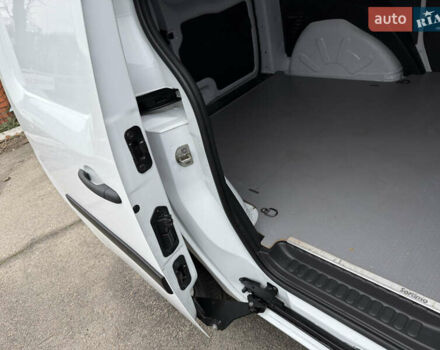 Белый Рено Кенгу, объемом двигателя 1.5 л и пробегом 118 тыс. км за 12599 $, фото 54 на Automoto.ua