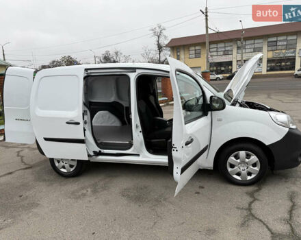 Белый Рено Кенгу, объемом двигателя 1.5 л и пробегом 118 тыс. км за 12599 $, фото 93 на Automoto.ua