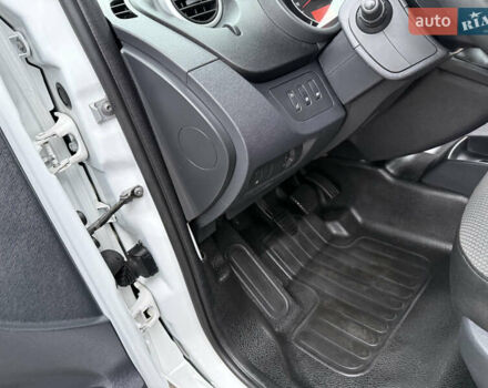 Белый Рено Кенгу, объемом двигателя 1.5 л и пробегом 118 тыс. км за 12599 $, фото 67 на Automoto.ua