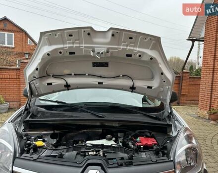 Белый Рено Кенгу, объемом двигателя 0 л и пробегом 54 тыс. км за 12500 $, фото 51 на Automoto.ua