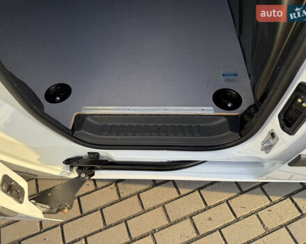 Белый Рено Кенгу, объемом двигателя 0 л и пробегом 17 тыс. км за 14200 $, фото 29 на Automoto.ua