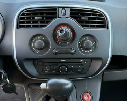 Белый Рено Кенгу, объемом двигателя 0 л и пробегом 17 тыс. км за 14200 $, фото 15 на Automoto.ua