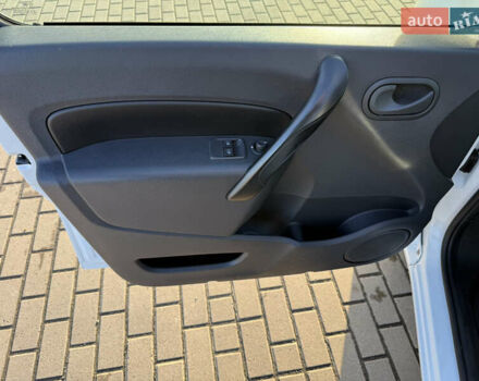 Белый Рено Кенгу, объемом двигателя 0 л и пробегом 17 тыс. км за 14200 $, фото 8 на Automoto.ua