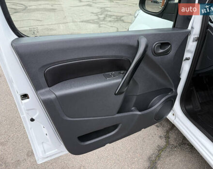 Белый Рено Кенгу, объемом двигателя 1.5 л и пробегом 118 тыс. км за 12599 $, фото 55 на Automoto.ua