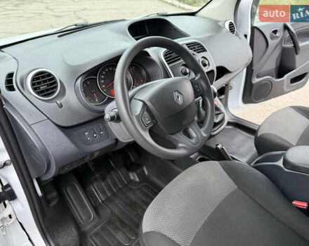 Белый Рено Кенгу, объемом двигателя 1.5 л и пробегом 118 тыс. км за 12599 $, фото 4 на Automoto.ua