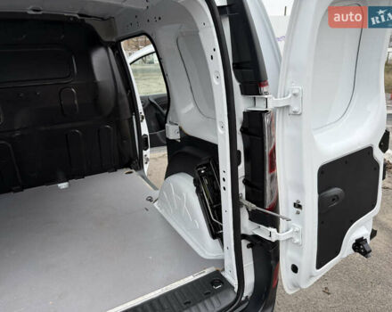 Белый Рено Кенгу, объемом двигателя 1.5 л и пробегом 118 тыс. км за 12599 $, фото 77 на Automoto.ua