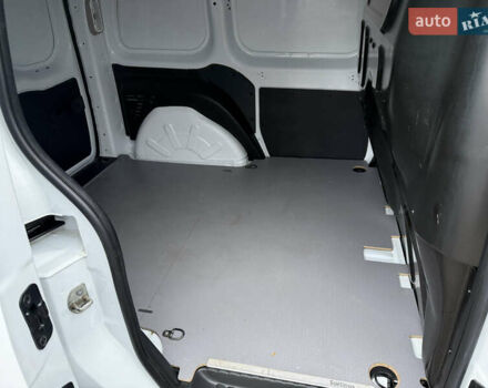 Белый Рено Кенгу, объемом двигателя 1.5 л и пробегом 118 тыс. км за 12599 $, фото 49 на Automoto.ua