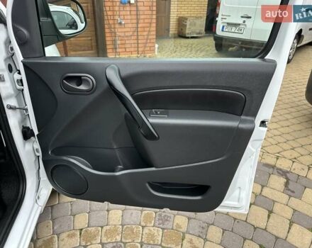 Белый Рено Кенгу, объемом двигателя 0 л и пробегом 54 тыс. км за 12500 $, фото 41 на Automoto.ua