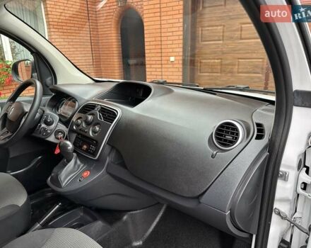 Белый Рено Кенгу, объемом двигателя 0 л и пробегом 54 тыс. км за 12500 $, фото 46 на Automoto.ua