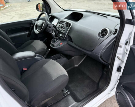 Белый Рено Кенгу, объемом двигателя 1.5 л и пробегом 118 тыс. км за 12599 $, фото 44 на Automoto.ua