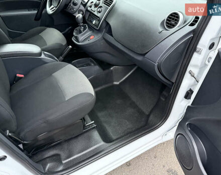 Белый Рено Кенгу, объемом двигателя 1.5 л и пробегом 118 тыс. км за 12599 $, фото 42 на Automoto.ua