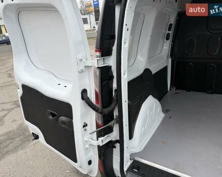 Белый Рено Кенгу, объемом двигателя 1.5 л и пробегом 118 тыс. км за 12599 $, фото 76 на Automoto.ua