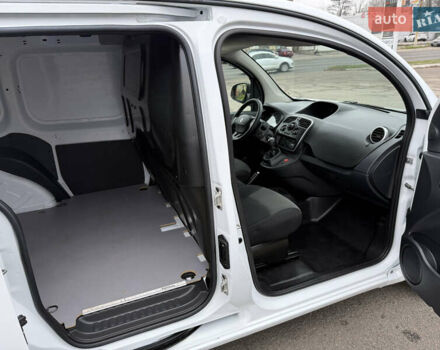 Белый Рено Кенгу, объемом двигателя 1.5 л и пробегом 118 тыс. км за 12599 $, фото 50 на Automoto.ua