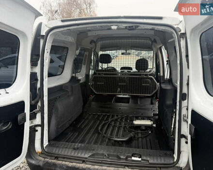 Белый Рено Кенгу, объемом двигателя 0 л и пробегом 54 тыс. км за 12500 $, фото 7 на Automoto.ua