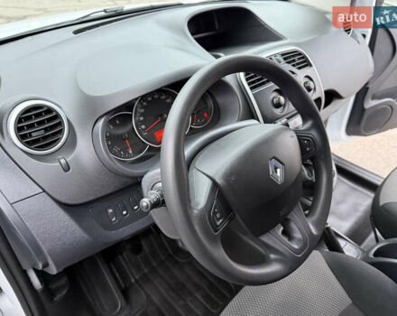 Белый Рено Кенгу, объемом двигателя 1.5 л и пробегом 118 тыс. км за 12599 $, фото 57 на Automoto.ua