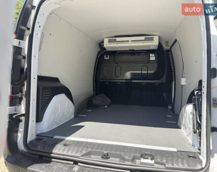 Белый Рено Кенгу, объемом двигателя 1.46 л и пробегом 188 тыс. км за 13700 $, фото 8 на Automoto.ua