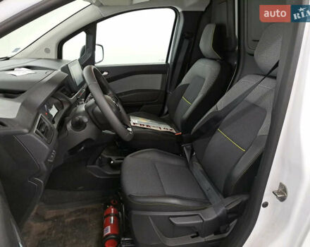 Белый Рено Кенгу, объемом двигателя 0 л и пробегом 12 тыс. км за 19700 $, фото 23 на Automoto.ua