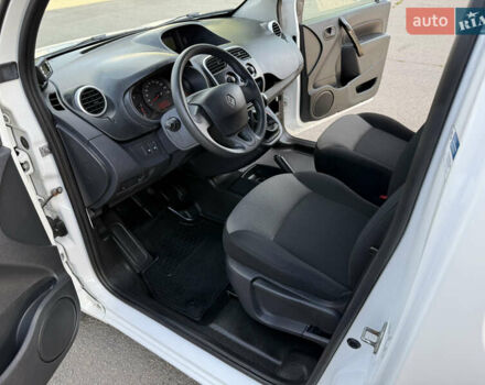 Белый Рено Кенгу, объемом двигателя 1.5 л и пробегом 134 тыс. км за 14299 $, фото 58 на Automoto.ua